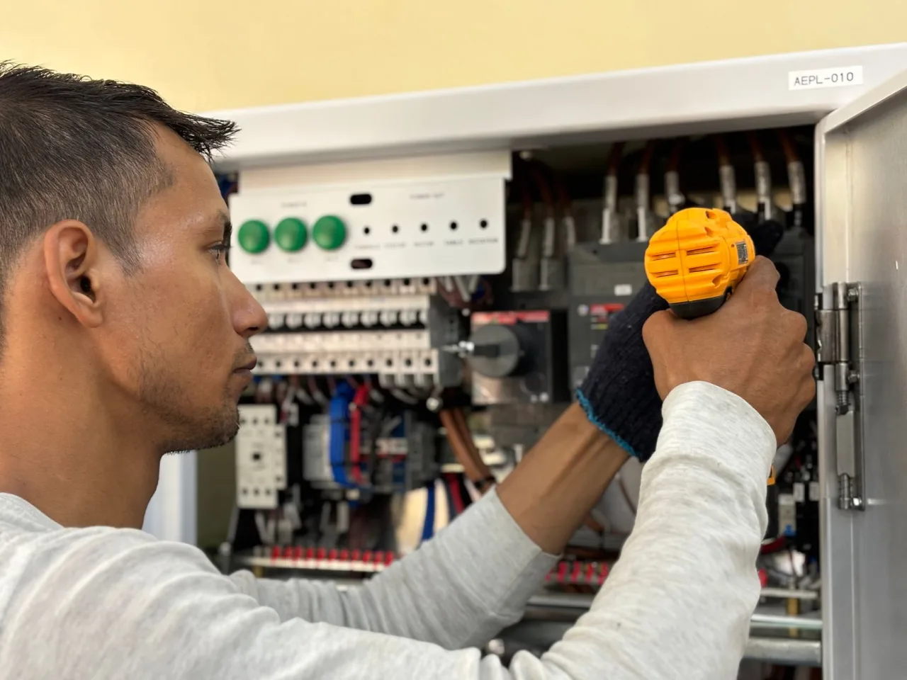 Electrician Near You in the UAE