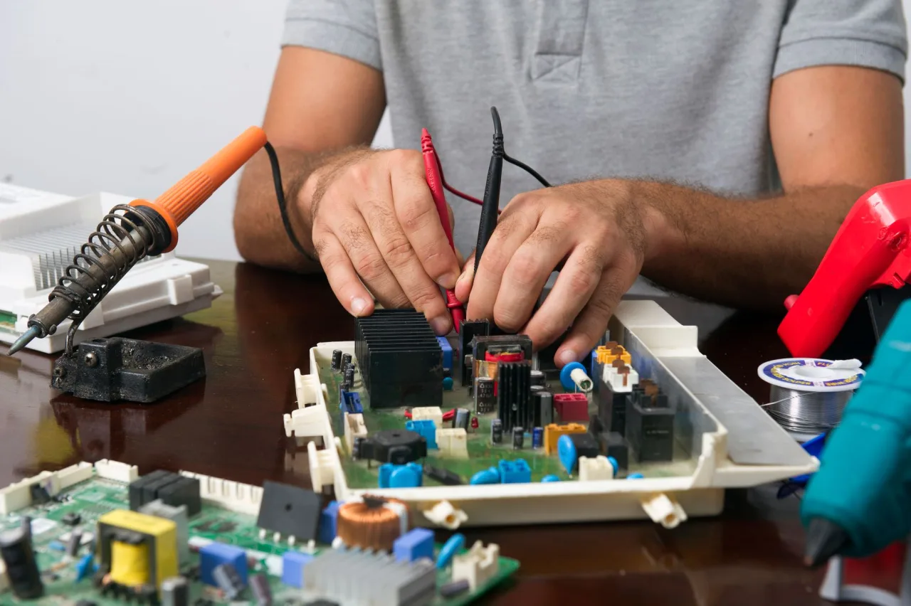 Electrician: The Complete UAE Guide