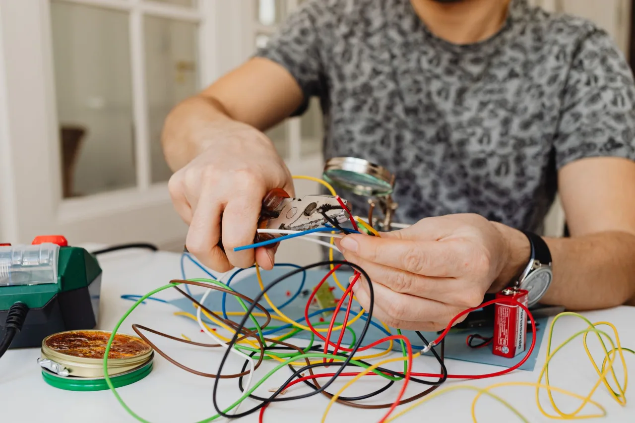 Electrician: The Complete UAE Guide