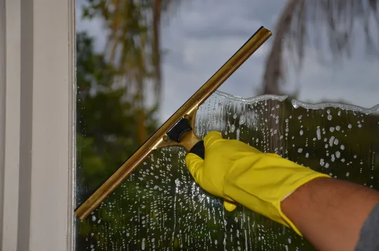 Glass Cleaning: Complete UAE Guide